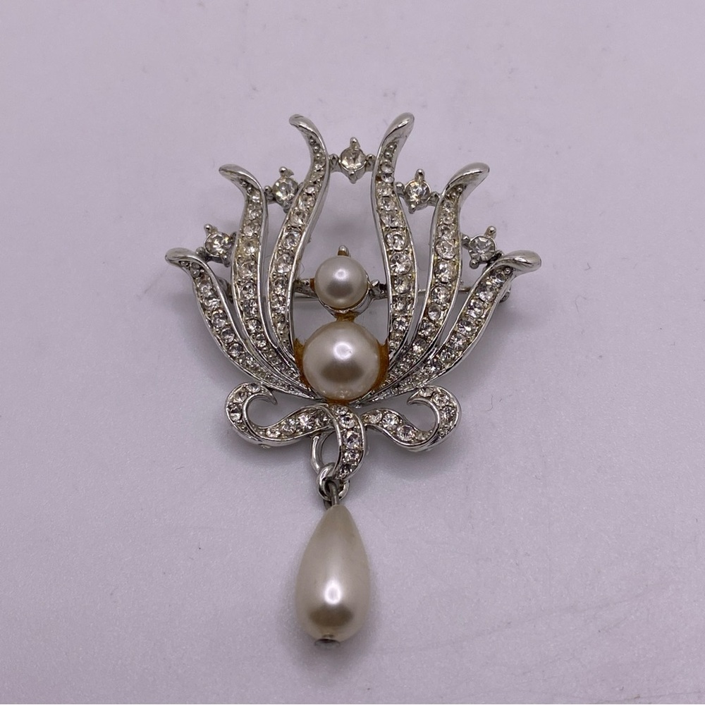 Vintage Usner  Silver Tone Dangle Pearl Brooch Pin  Rhinestone Statement MCM